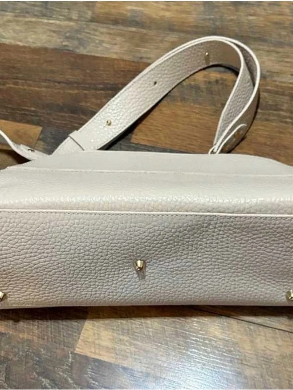 Elegant White Leather Shoulder Bag with Wide Strap